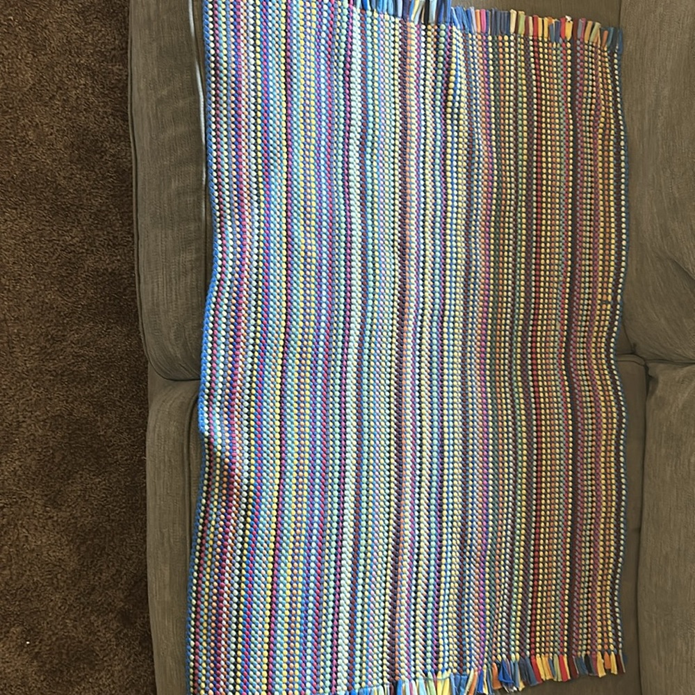 Colorful Woven Rug with Tassels. - Picture 5 of 9